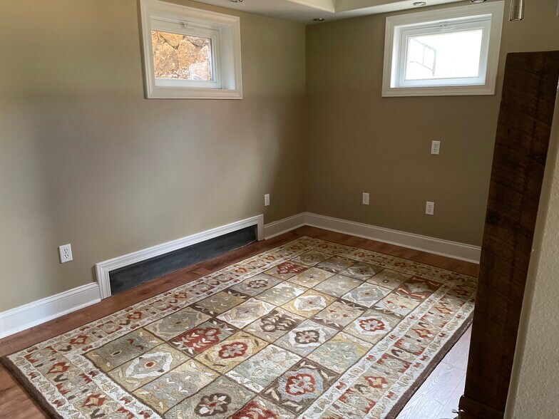 Building Photo - 421 Senter Dr