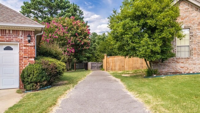 Building Photo - Updated 4BR/2BA One-Level Home on Maumelle Cul-de-Sac — Trail Access