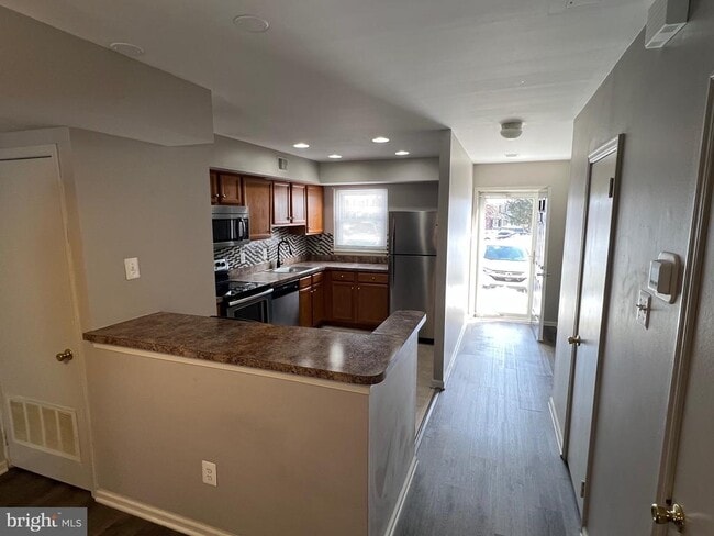 Building Photo - 8 Coventry Ct