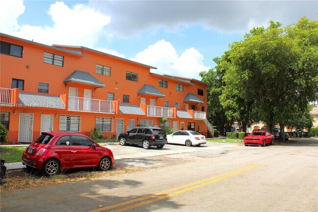 Primary Photo - 2260 W 55th St