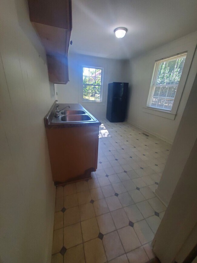 Building Photo - 810 Lee St