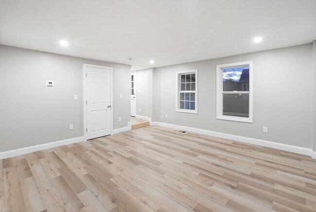 Building Photo - 98 Southville Rd