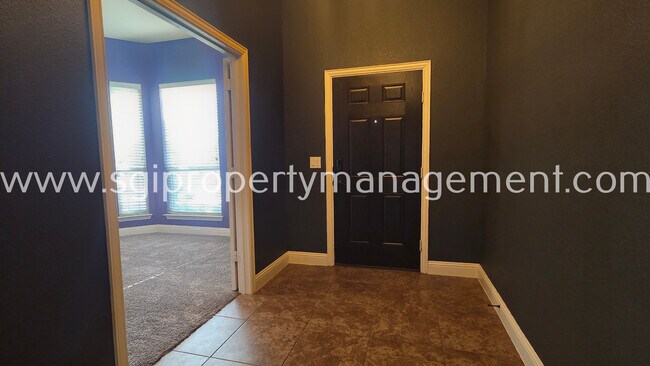 Building Photo - 525 Bamborough Dr