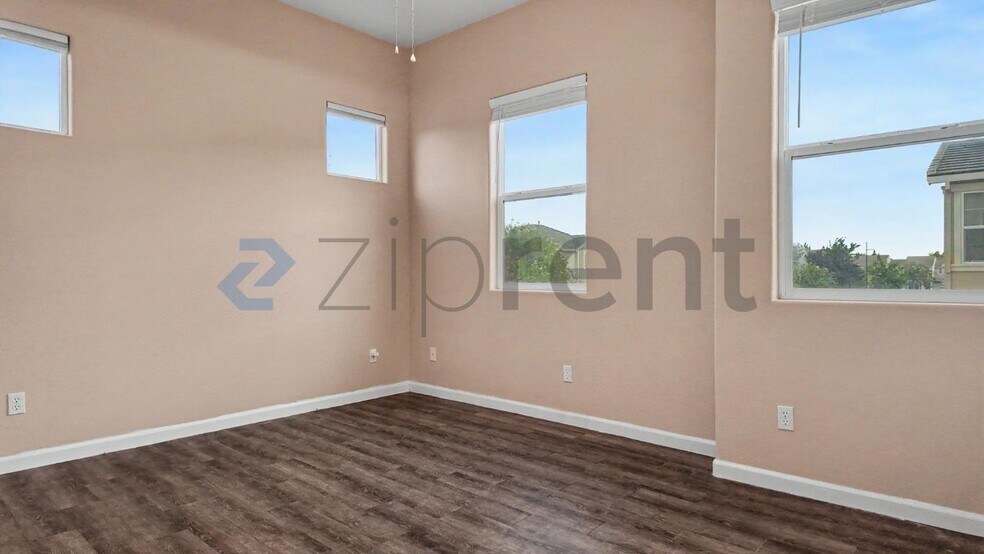 Building Photo - Unit
