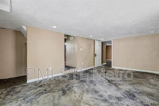 Building Photo - 5212 Fletcher St