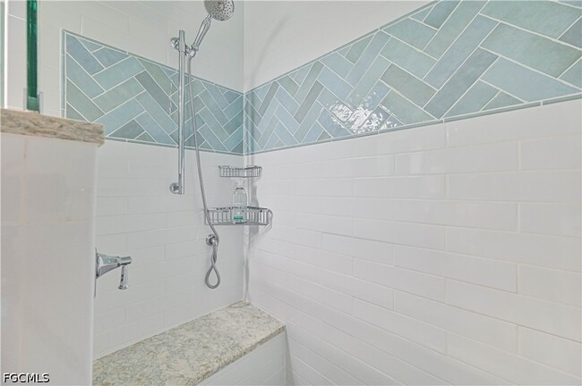 Building Photo - 5000 Royal Shores Dr