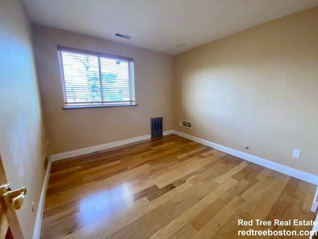 Building Photo - 20 Stearns Rd