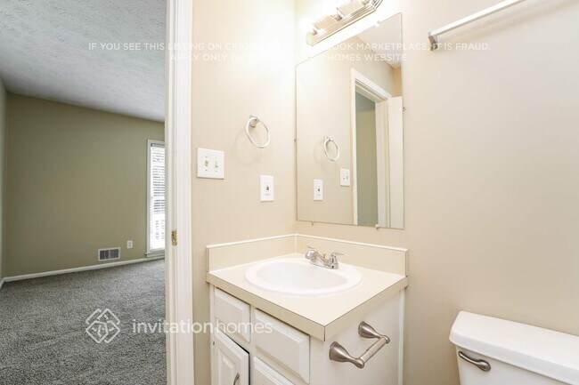 Building Photo - 1501 Sundale Dr