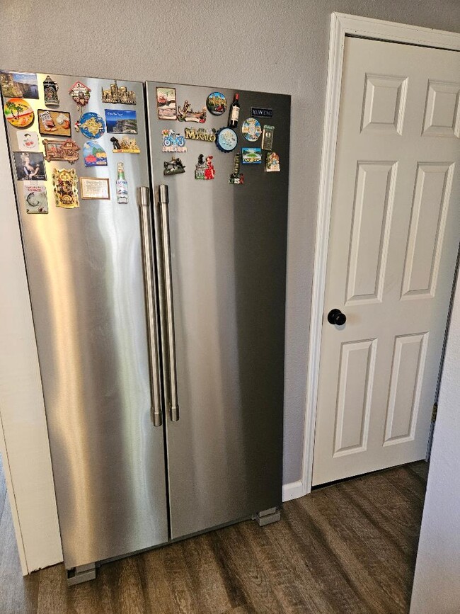 Building Photo - 106 E Madison St