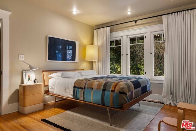 Building Photo - 8050 Jovenita Canyon Dr