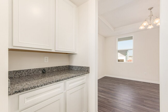 Building Photo - 317 Raccoon Ave