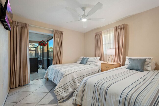 Building Photo - 7423 Dickens Dr