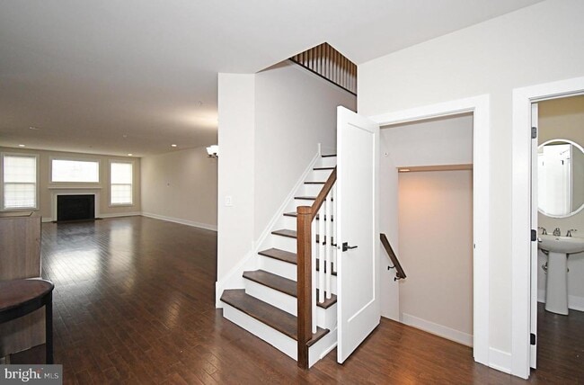 Building Photo - 136 Iron Hill Way