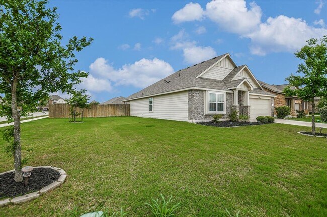 Building Photo - 201 Pearland St