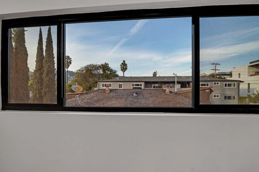 Building Photo - 950 Havenhurst Dr