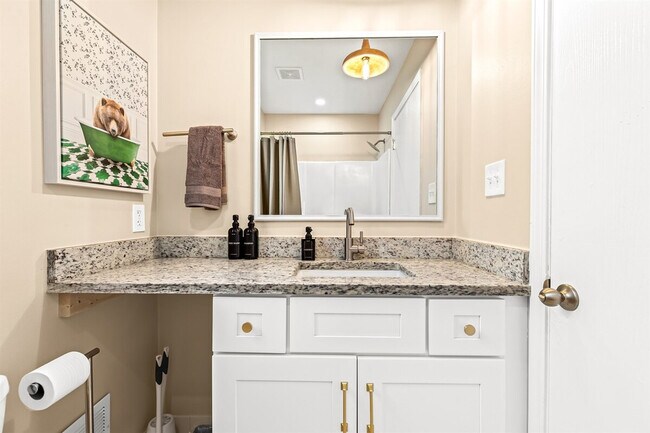 Building Photo - 18939 Sharon Ln