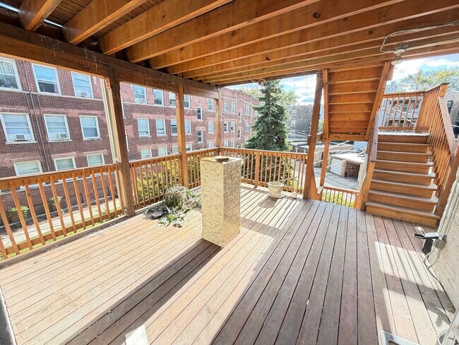 Building Photo - 5674 N Ridge Ave