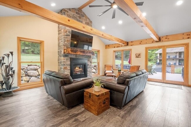 Building Photo - 588 Granite Lake Rd