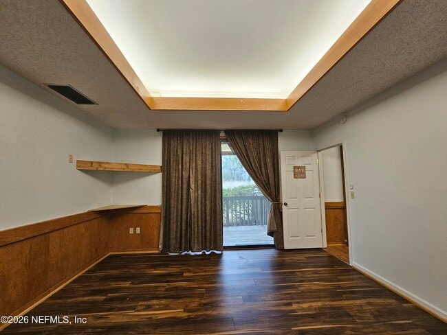 Building Photo - 3175 Ravines Rd