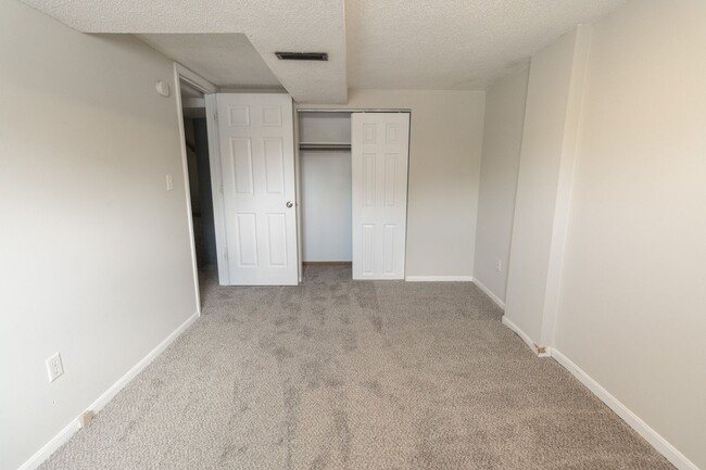 Building Photo - Downtown house off Hitt St!