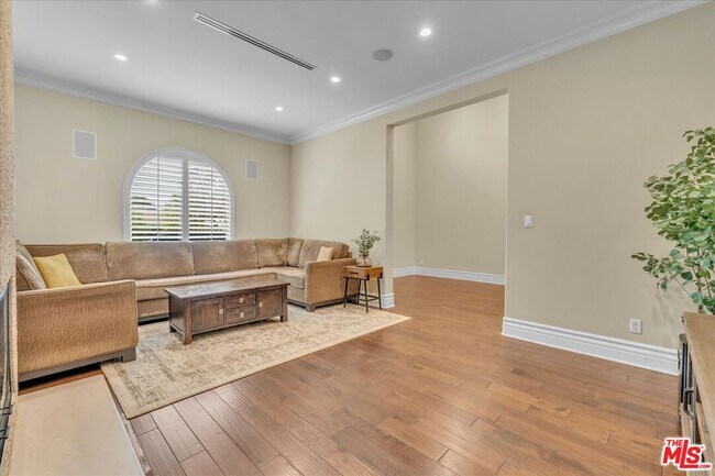 Building Photo - 5310 Leghorn Ave