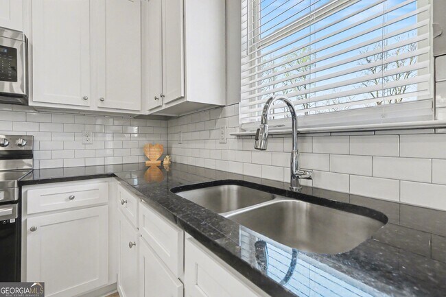 Building Photo - 100 McGinnis Cir