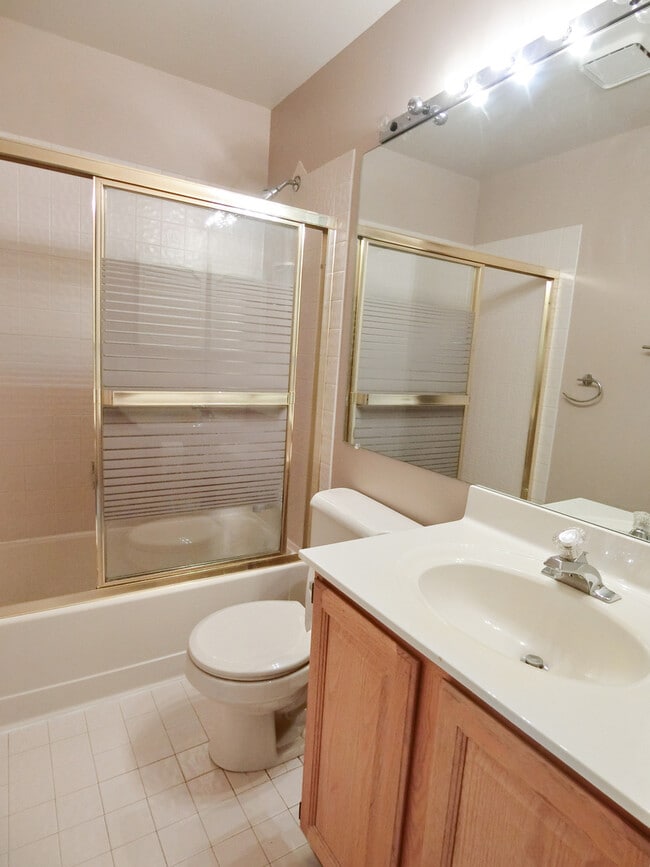 Building Photo - 905 Sturnbridge Ct