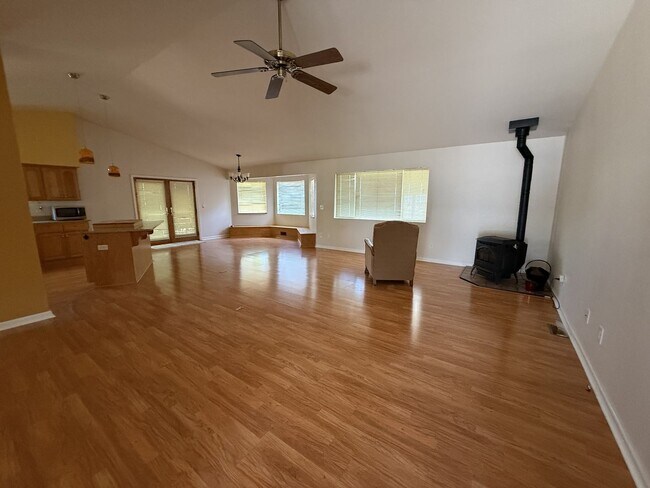 Building Photo - 3671 Sandstone Dr