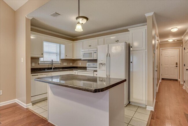 Building Photo - 140 Grove Landing Ct
