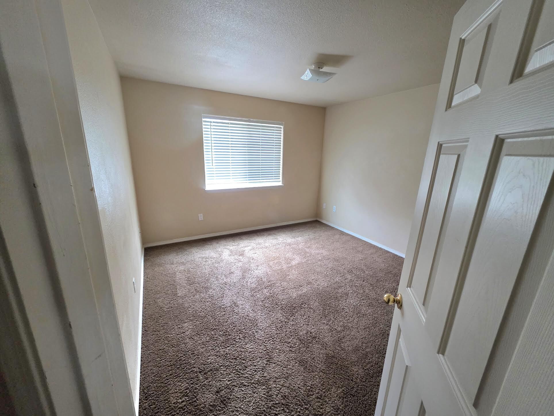 Building Photo - 1406 Falcon Loop