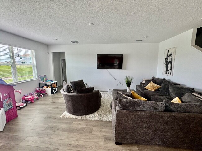 Building Photo - "Spacious 5-Bedroom Sanctuary with 4 Full ...