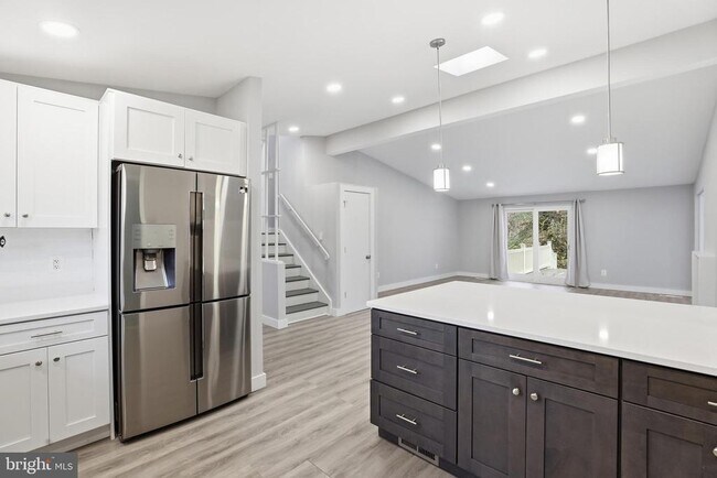 Building Photo - 6616 Beverly Ave