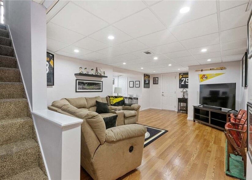 Building Photo - 699 Doris Dr