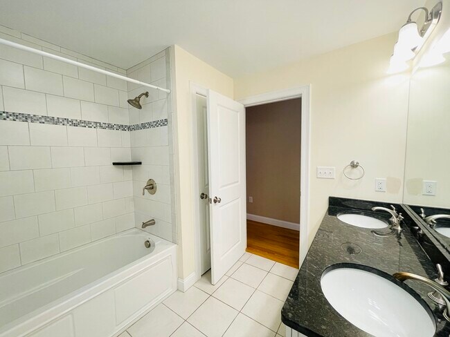 Building Photo - 127 Lowell St