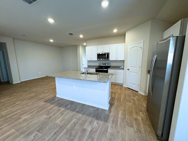 Building Photo - 4 BR + OFFICE / 3 BA in Seguin - 2042 SF One-Story Home - Arroyo Ranch!