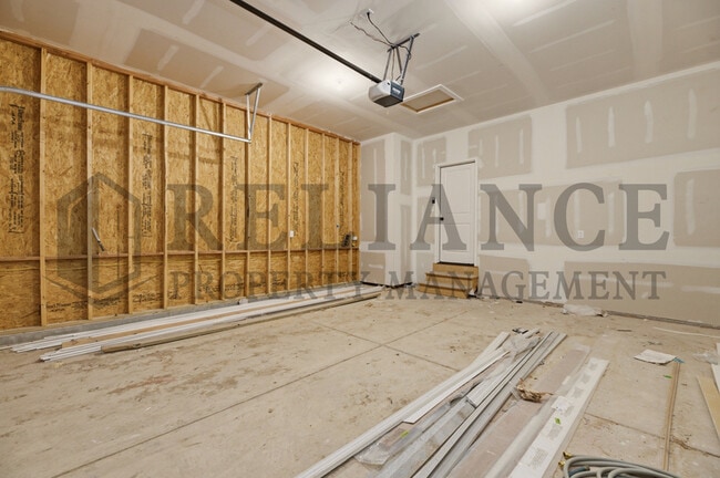 Building Photo - 5247 N Pinecrest Ct