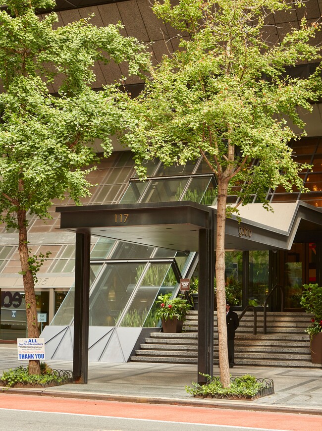 Building Photo - 117 E 57th St