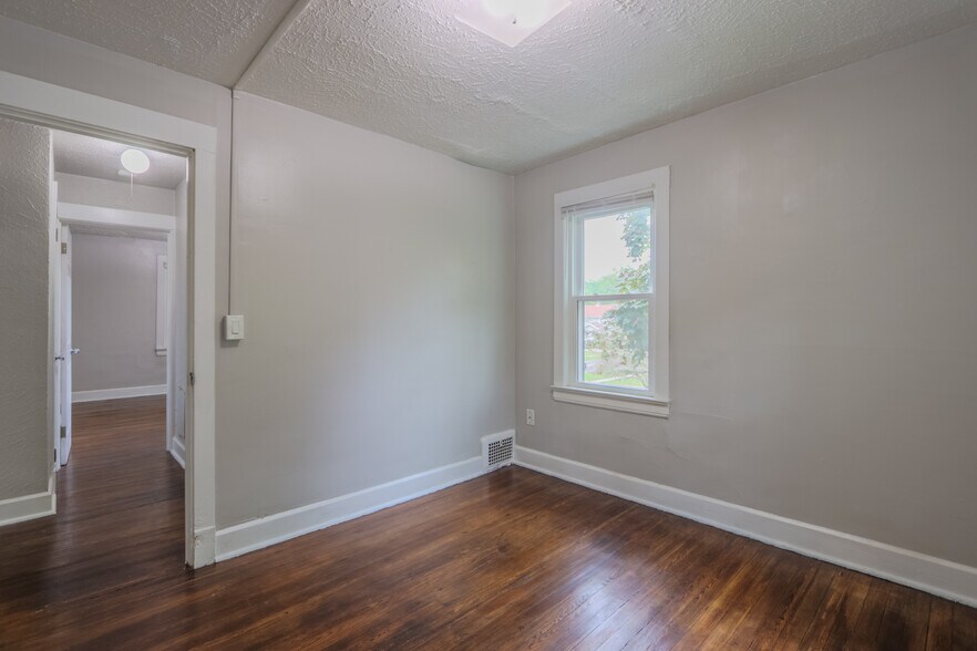 Building Photo - 3239 Clague Rd