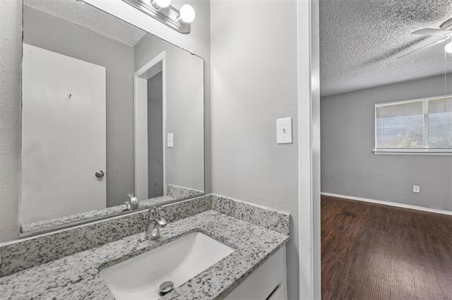 Building Photo - 3034 Tudor Ln