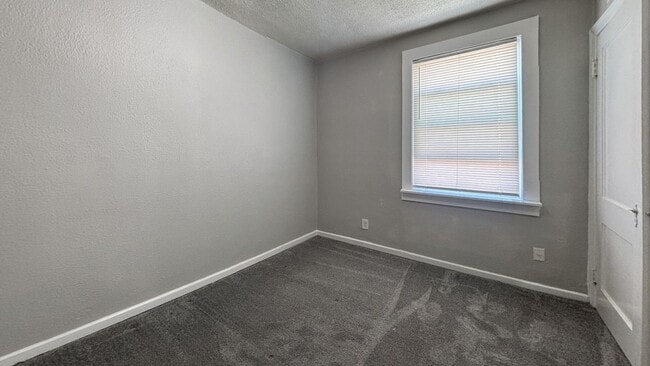 Building Photo - Gorgeously Remodeled 2BR Townhome w/ Garage in Upper Darby