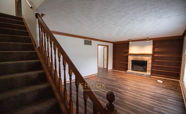 Building Photo - Move-in Special! Move in before the end of January and receive 50% OFF February’s rent! Large 3 B...