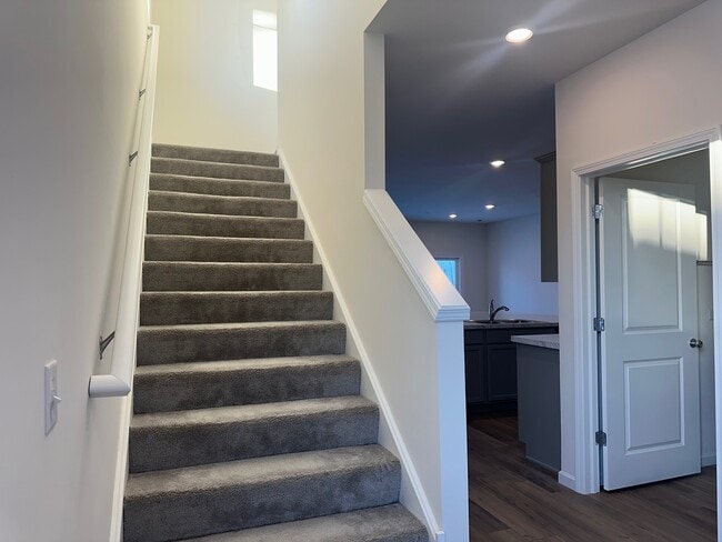 Building Photo - 5924 Hawkweed Dr