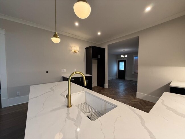 Building Photo - 385 Inman St SW