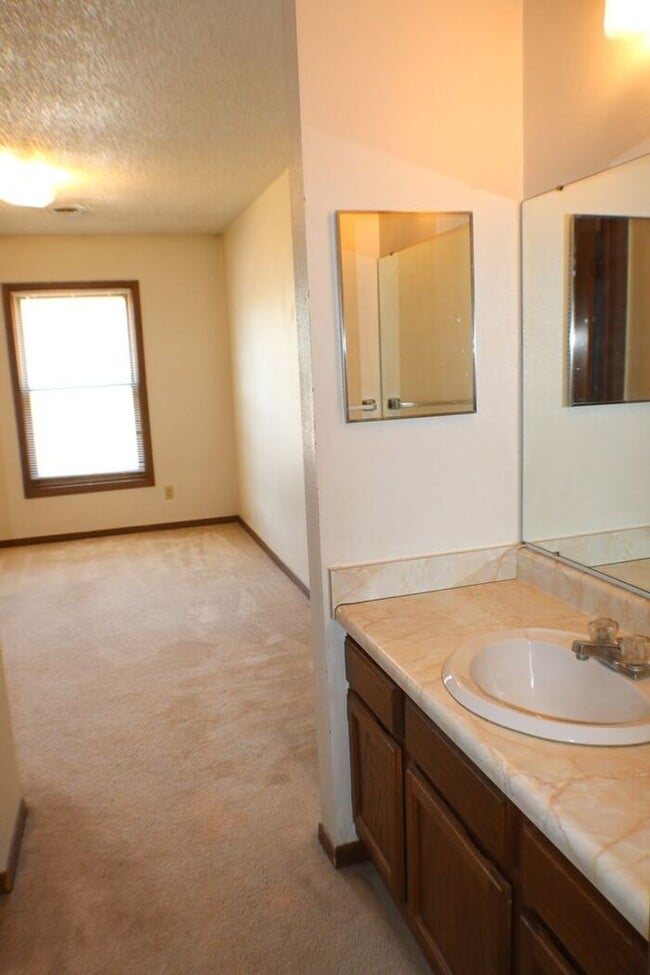 Building Photo - $1,195 | 2 Bedroom, 2 Bathroom Apartment |...