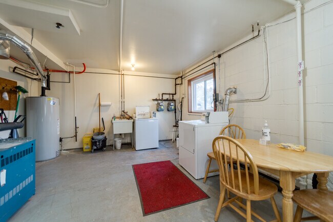 Building Photo - 5617 Pennsylvania Ave N
