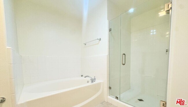 Building Photo - 629 Traction Ave