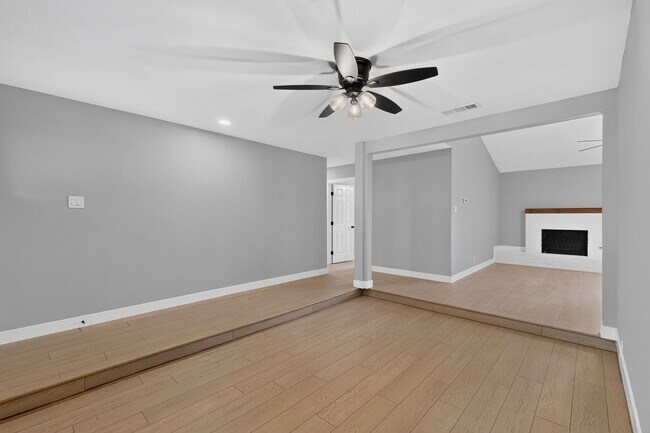 Building Photo - 2606 Hilldale Blvd