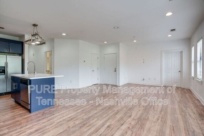 Building Photo - 760 Wedgewood Park
