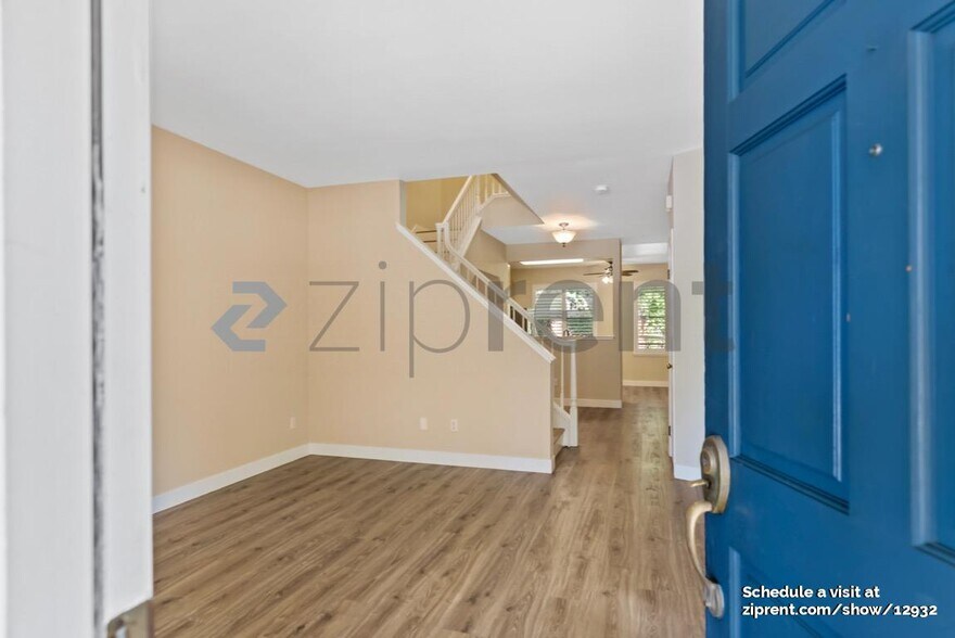 Building Photo - Unit