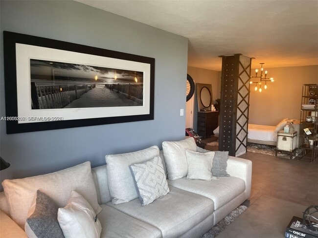 Building Photo - 1000 West Ave